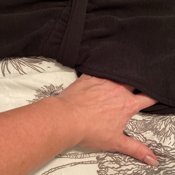 2for $20: Banana Republic LBD 🖤 - Picture 5 of 12